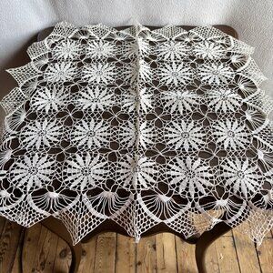 1940s 1950s Hand Crocheted Table Topper Doily Tablecloth